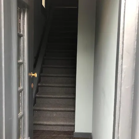 招待所 The Rock 4*